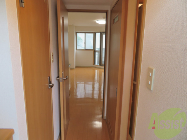 玄関　玄関の様子です。明るい印象ですね。気分もあがりそう。