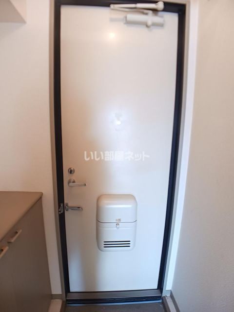 クレスト中町の玄関写真