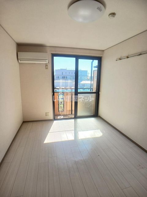 クレスト中町の居間写真