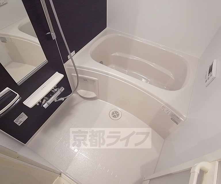 バス・シャワールーム　追焚き機能付いてます