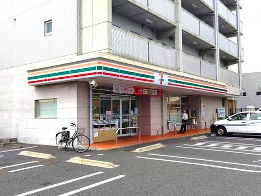 コンビニ　セブンイレブン 蟹江本町5丁目店（コンビニ）まで828m