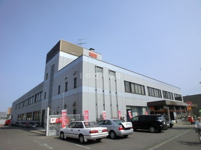 郵便局　篠路郵便局（郵便局）まで818m