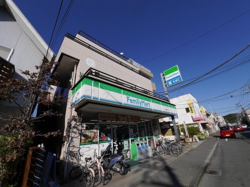 コンビニ　ファミリーマート雪ノ下店（コンビニ）まで797m