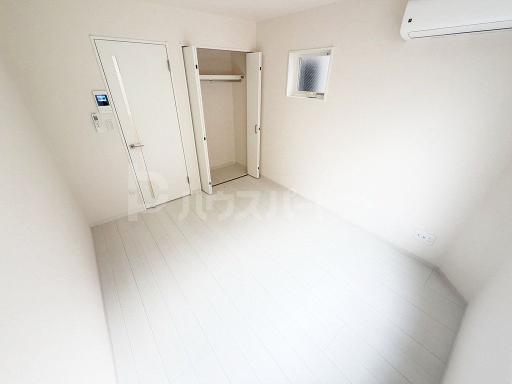 グランシャレー千住旭町の居間写真