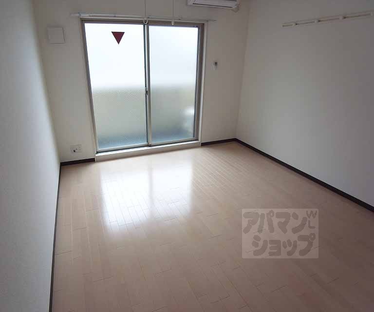 居室・リビング　南向きの明るいお部屋です。