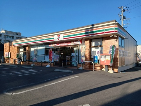 コンビニ　セブンイレブン（コンビニ）まで450m