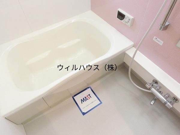 バス・シャワールーム　浴室乾燥機、追焚機能付の広々バスルーム！