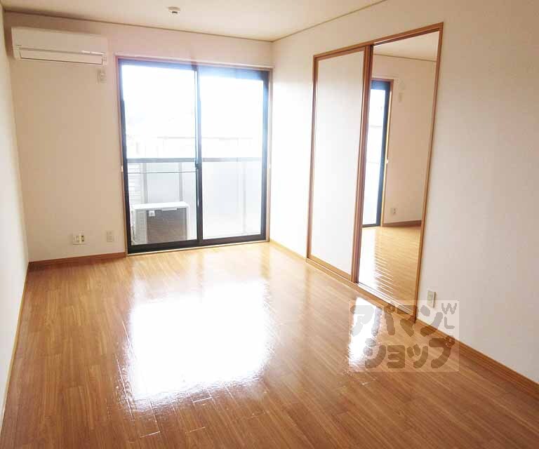 居室・リビング　キレイなお部屋です・