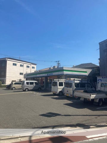コンビニ　ファミリーマート（コンビニ）まで646m