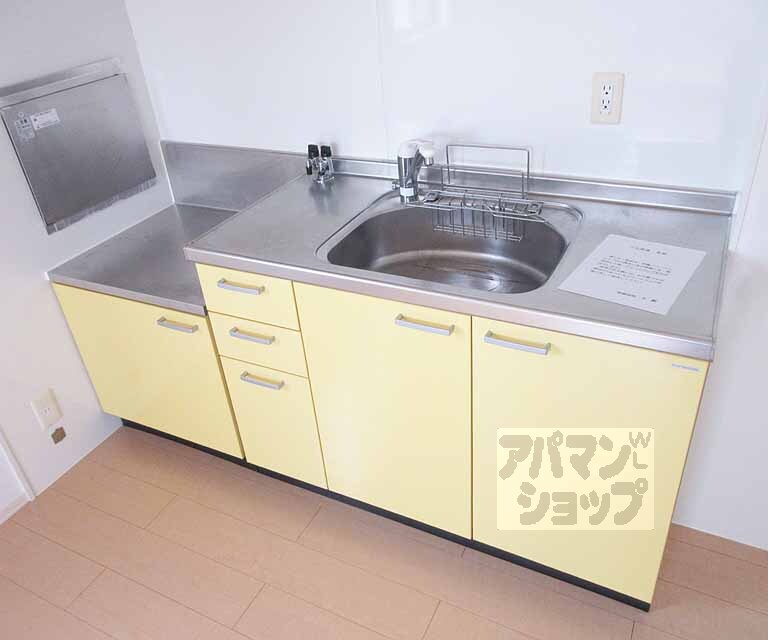 キッチン　二口コンロ設置可です。