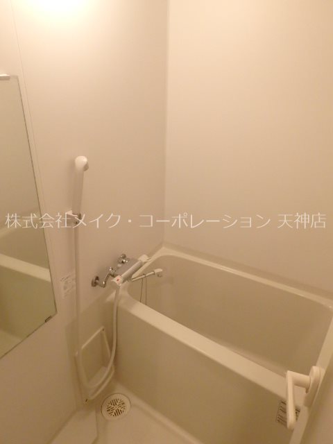 バス・シャワールーム　※別部屋反転写真使用現状優先