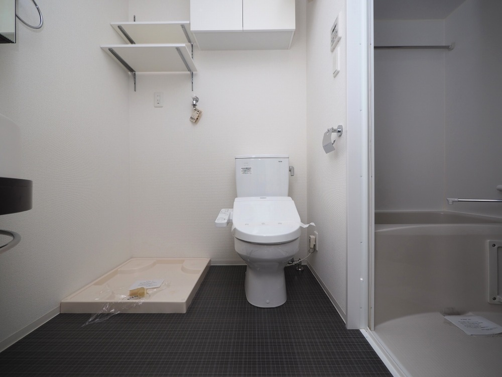トイレ　落ち着いた色調のトイレです