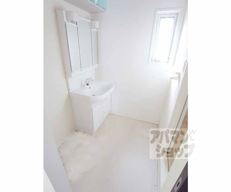 洗面設備　脱衣所も広々・