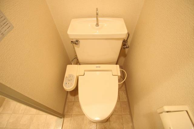 トイレ　ウォシュレット付きのトイレです。
