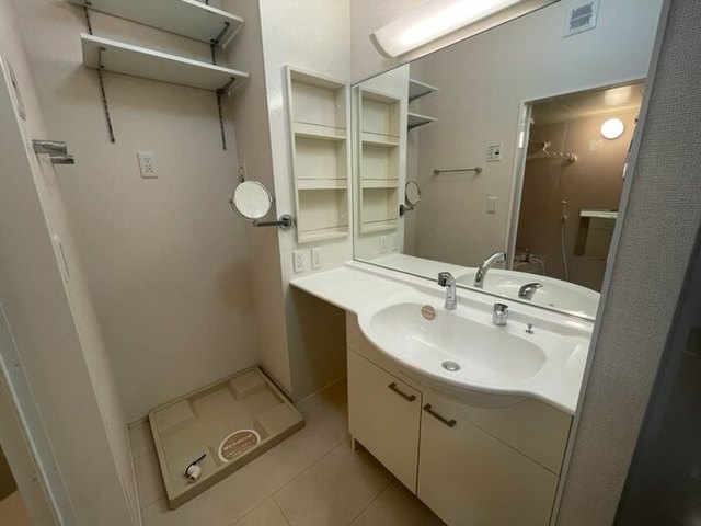洗面設備　※写真は１０１号室のものです（同タイプ）。