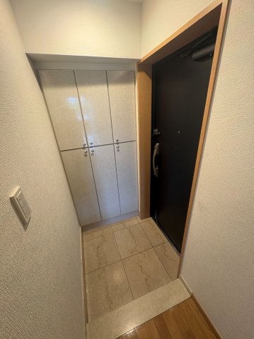 玄関　下足入れ有