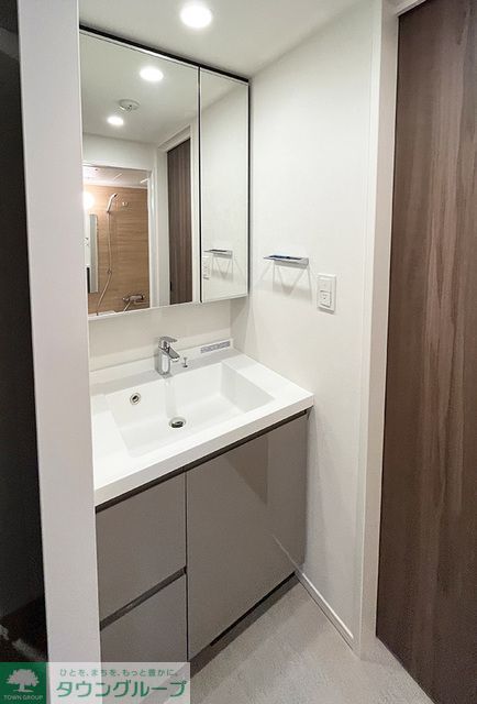 洗面設備　※写真は同タイプ住戸です。