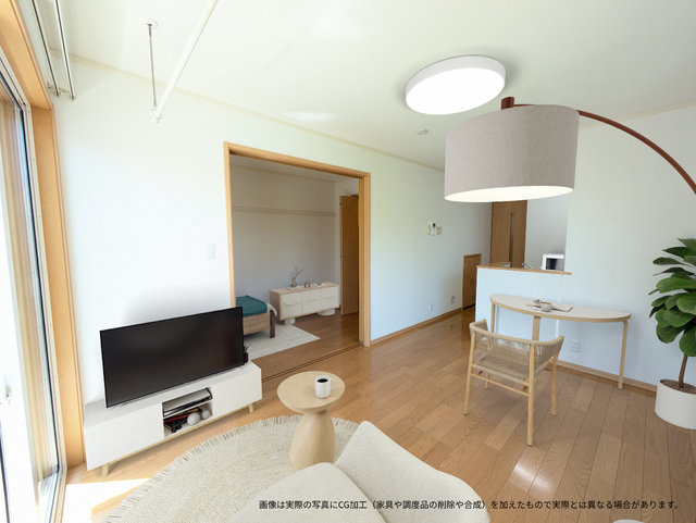 居室・リビング　★画像は実際の写真にＣＧ加工（家具や調度品の削除や合成）を加