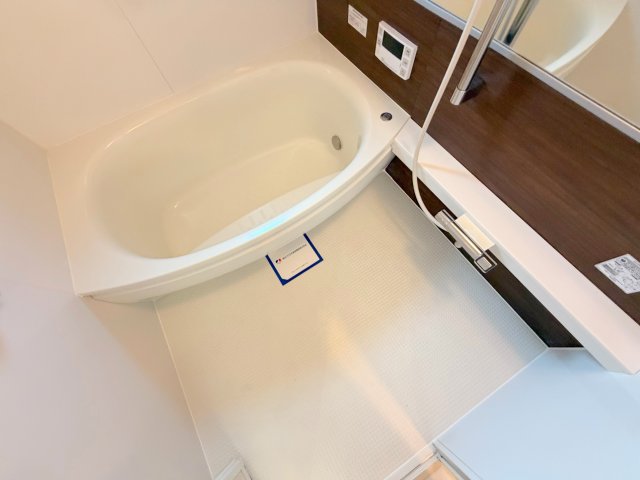 バス・シャワールーム　広めのお風呂は一日の疲れを癒してくれます。