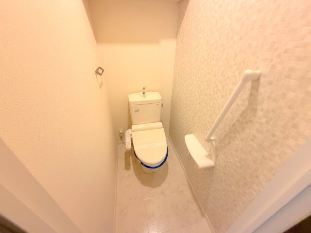 トイレ　綺麗なトイレにはウォシュレット標準装備です。