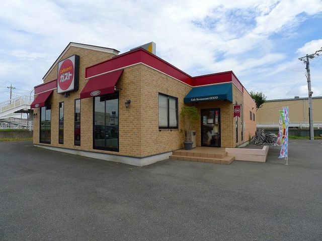 飲食店　ガスト伊勢崎東店（飲食店）まで550m