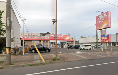 ドラックストア　ツルハドラッグ 室蘭中島店（ドラッグストア）まで443m