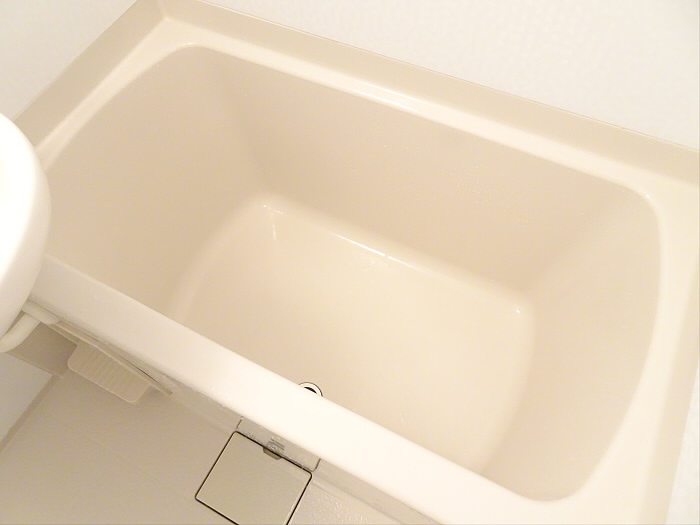 バス・シャワールーム　コンパクトで使いやすいお風呂です