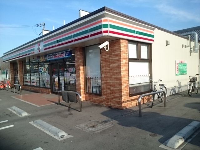 コンビニ　セブンイレブン様（コンビニ）まで200m