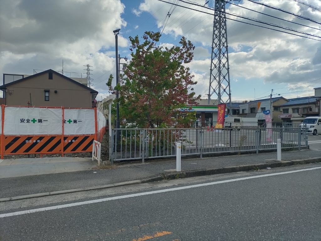 コンビニ　ファミリーマート 尼崎三反田町二丁目店（コンビニ）まで434m