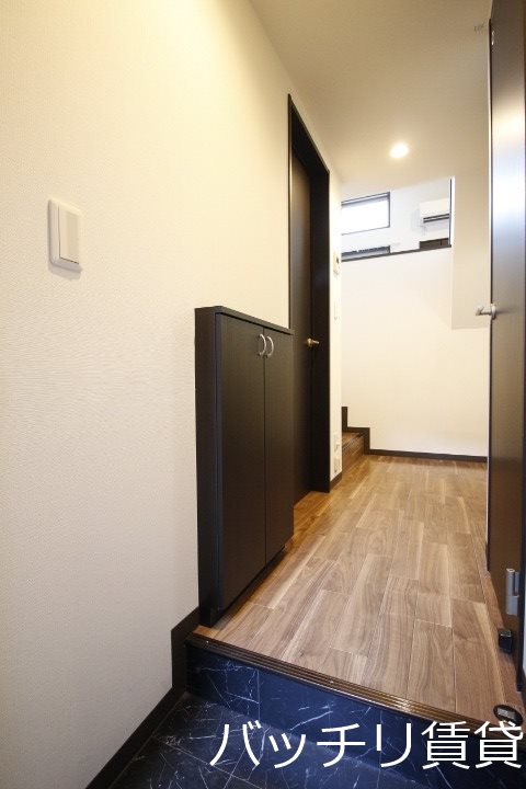 玄関　画像は、同型タイプの為、現状を優先いたします。