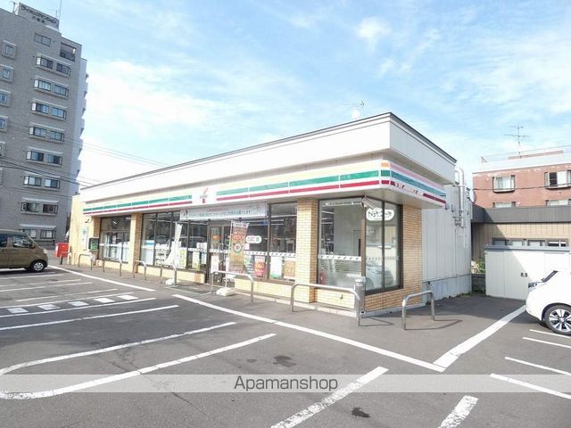 コンビニ　セブンイレブン（コンビニ）まで130m