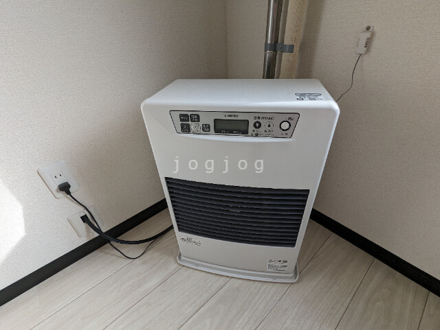 その他設備　灯油ＦＦ式ストーブ