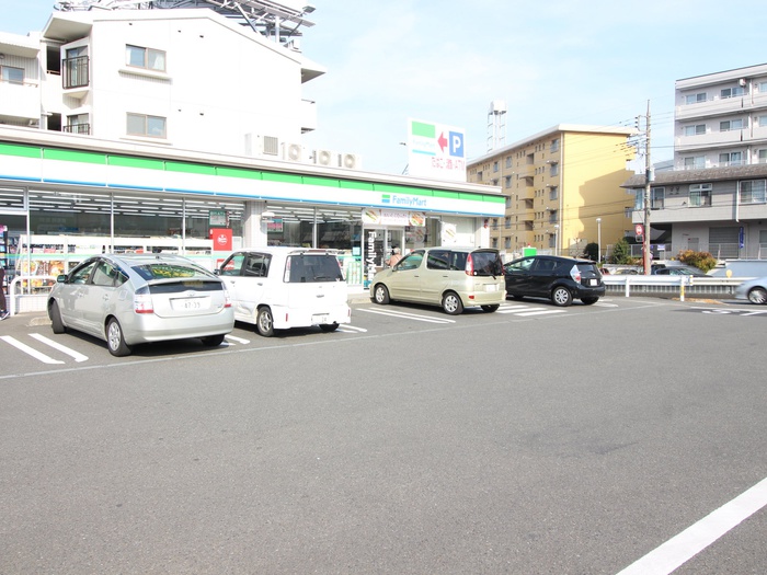 コンビニ　ファミリーマート 川崎鷺沼店（コンビニ）まで320m