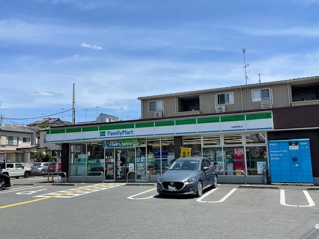 コンビニ　ファミリーマート（コンビニ）まで493m