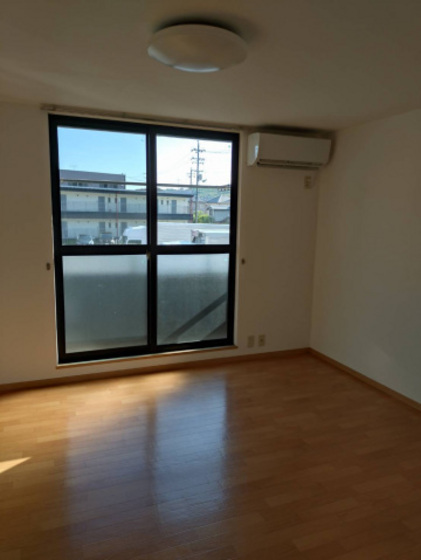 居室・リビング　※別部屋の写真です
