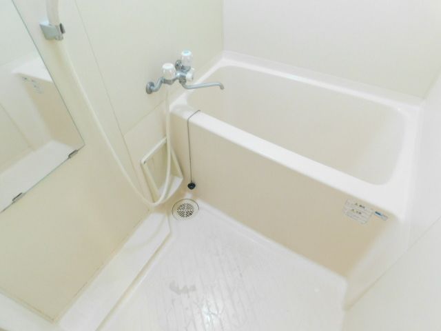 バス・シャワールーム　同物件別部屋写真