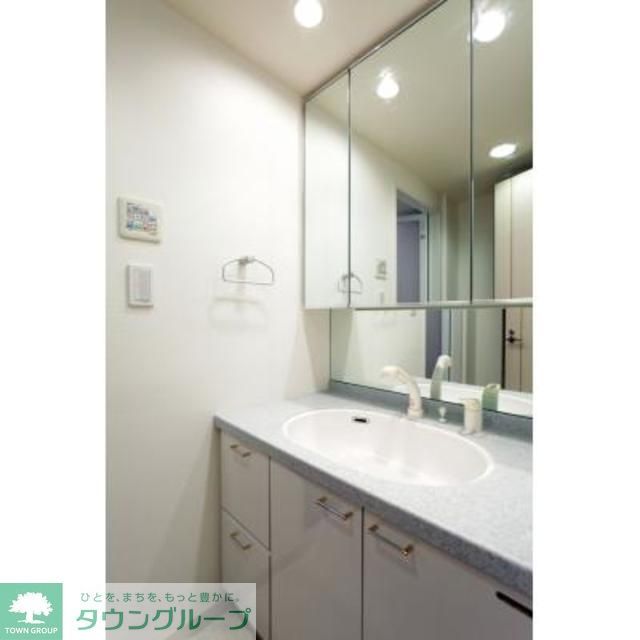 洗面設備　※写真は同タイプ住戸です。