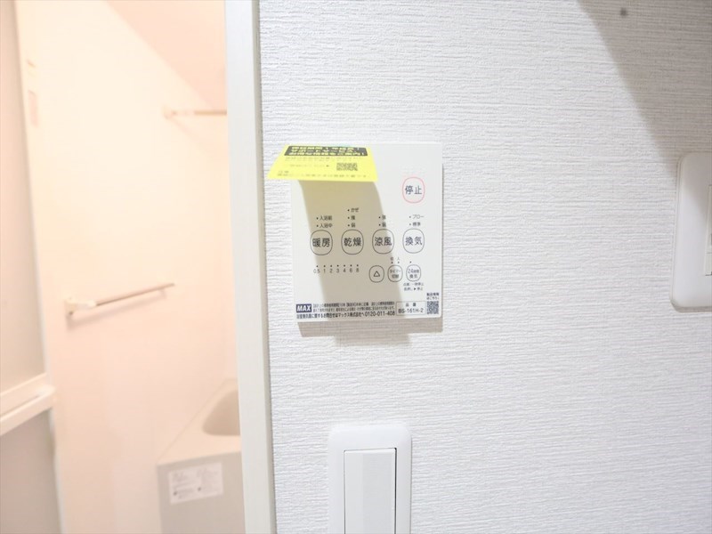 その他設備　浴室暖房乾燥機付き