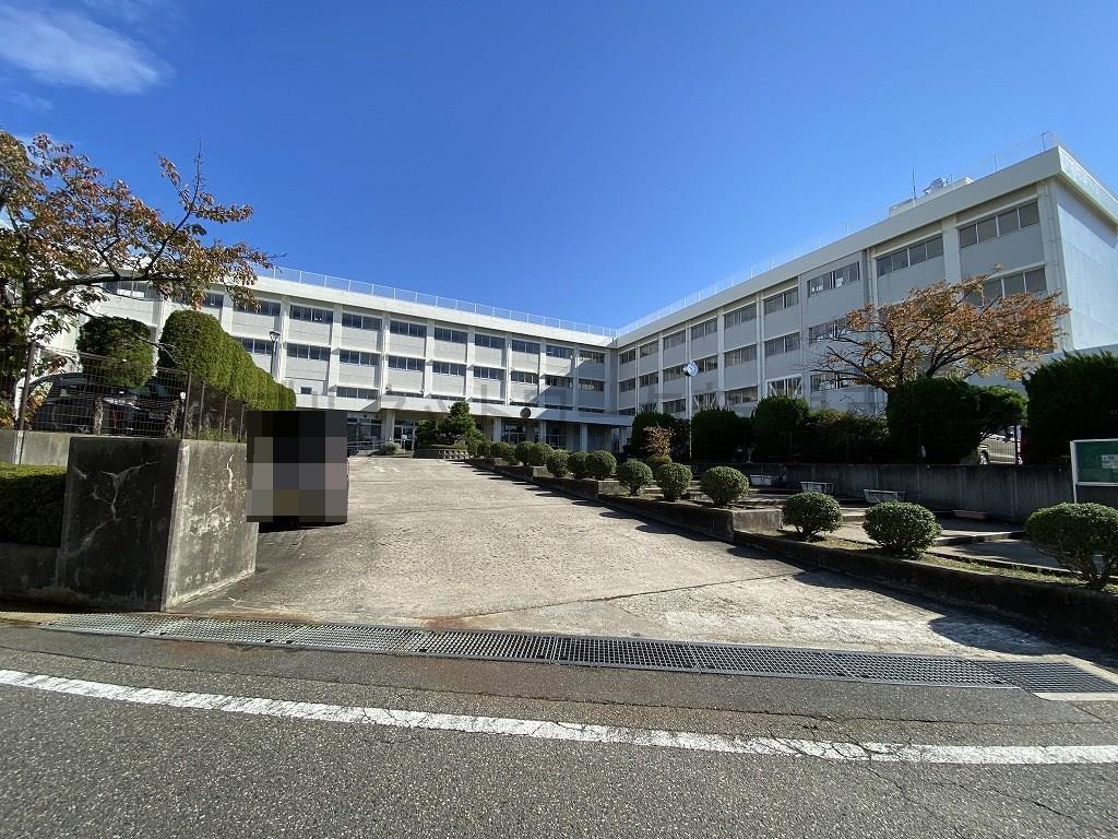 小学校　新潟市立東青山小学校（小学校）まで657m