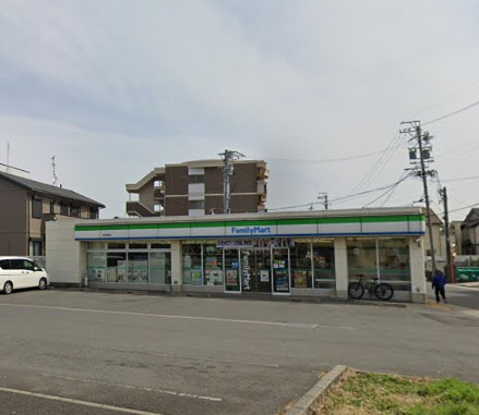 コンビニ　ファミリーマート 港本宮町店（コンビニ）まで283m