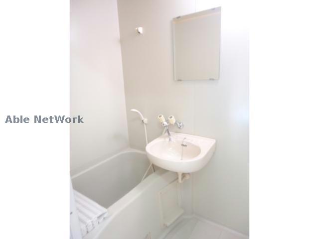 洗面設備　※同物件別部屋の写真です。
