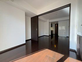 その他設備　玄関前には姿見鏡を完備
