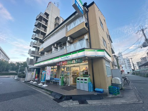 コンビニ　株式会社ファミリーマート兵庫ディストリクト塚口営業所（コンビニ）まで121m