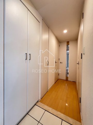 玄関　同マンション別部屋：参考写真