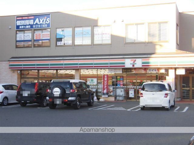 コンビニ　セブンイレブン（コンビニ）まで671m