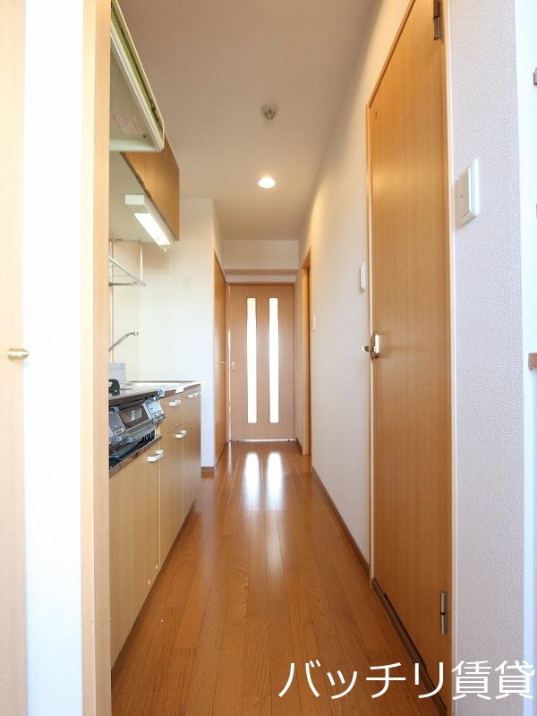 玄関　別号室タイプの為、現状を優先致します。