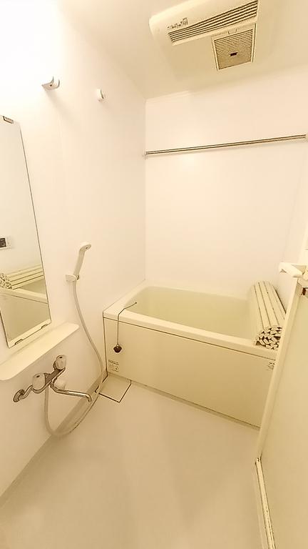 バス・シャワールーム　追い焚き浴室乾燥機付き