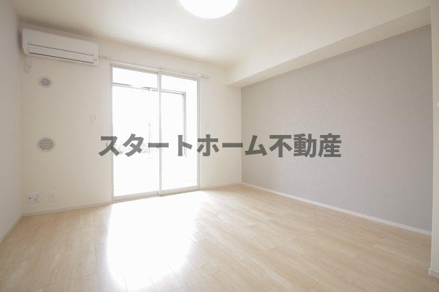 居室・リビング　こちらのリビングで趣味の時間をお楽しみください
