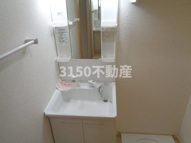 洗面設備　コンパクトで使いやすい洗面所