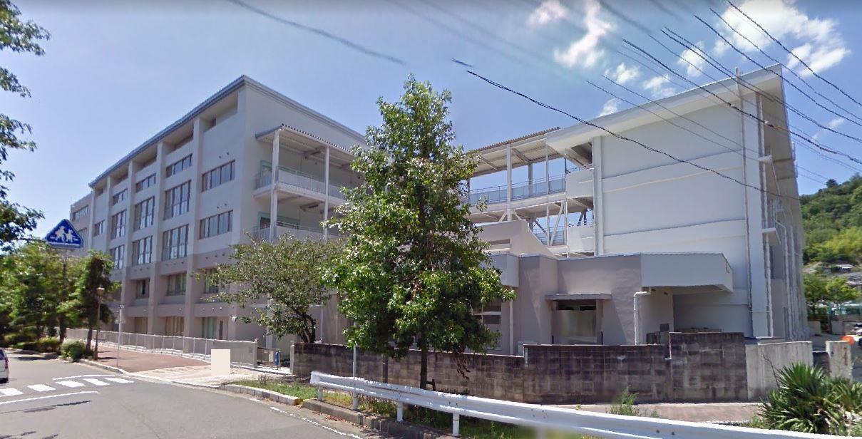 小学校　呉市立呉中央小学校（小学校）まで450m